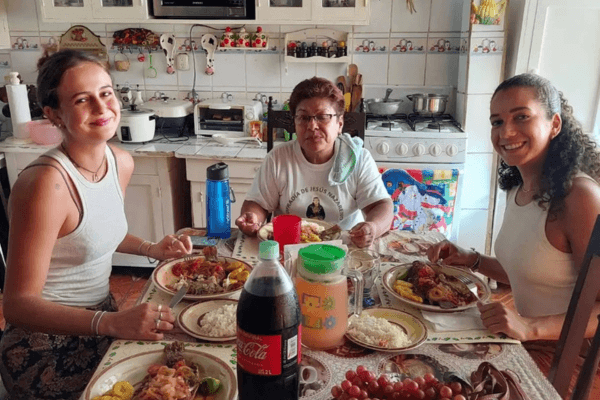 Full immersion Spanish programs in Granada Nicaragua with host family meals